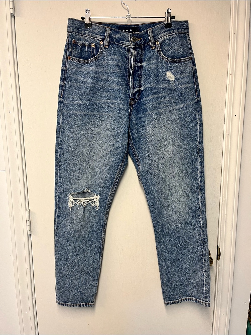 Aeropostale High Rise Straight Distressed Jeans Womenโs Size 8